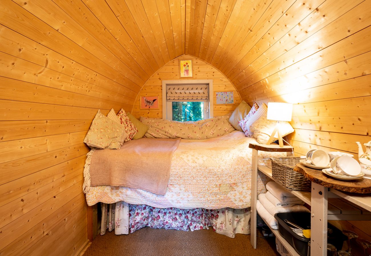 Chalet in Woolton Hill - Bluebelle Glamping Pod