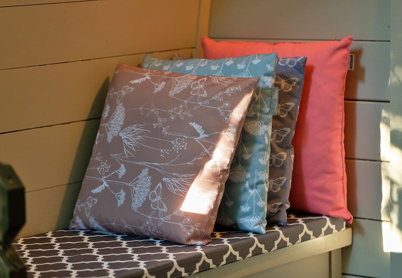 Chalet in Woolton Hill - Bluebelle Glamping Pod