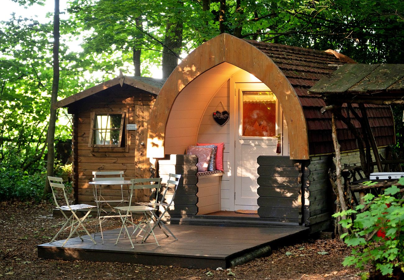 Chalet in Woolton Hill - Bluebelle Glamping Pod