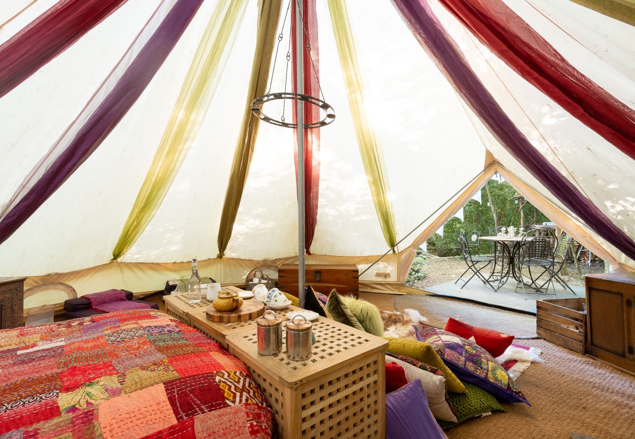 Chalet in Woolton Hill - Bedouin Bell Tent