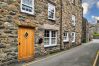 Terraced House in Dolgellau - Hope House (Ty-Gobaith) Terraced House in Dolgellau - Hope House (Ty-Gobaith)