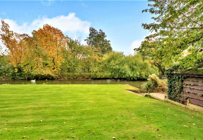 House in Islip - Islip Mill House - Beautiful Riverside Home House in Islip - Islip Mill House - Beautiful Riverside Home