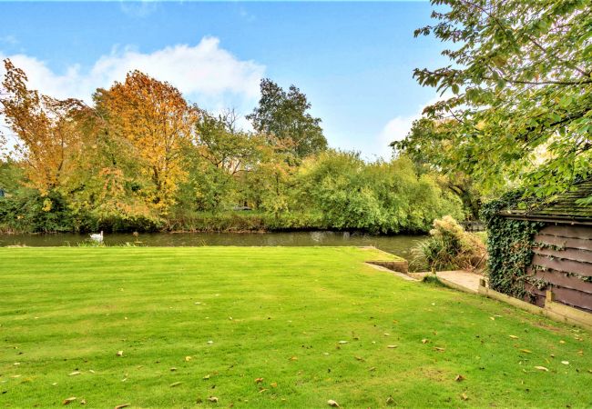 House in Islip - Islip Mill House - Beautiful Riverside Home