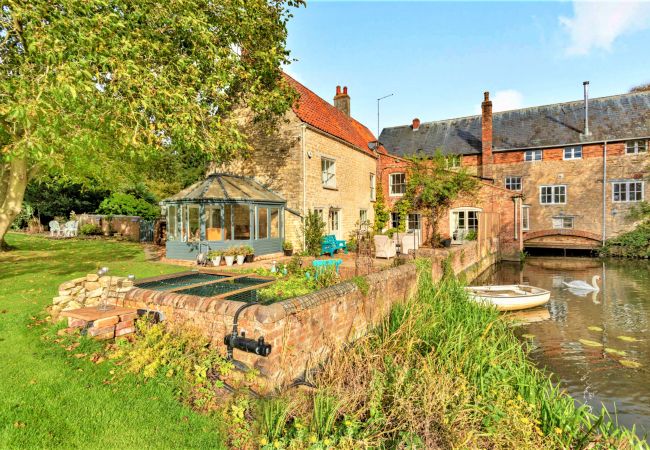 House in Islip - Islip Mill House - Beautiful Riverside Home