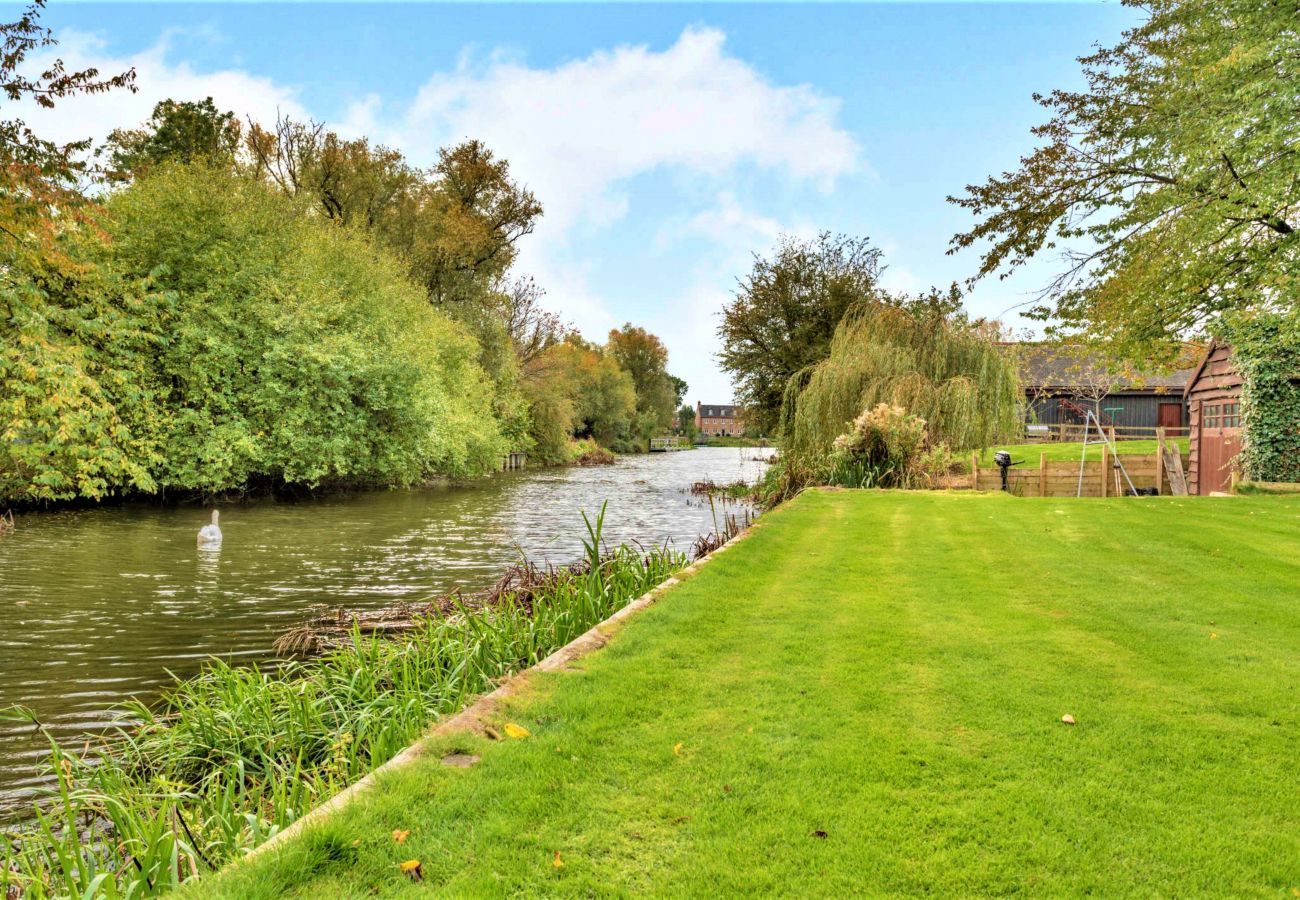 House in Islip - Islip Mill House - Beautiful Riverside Home
