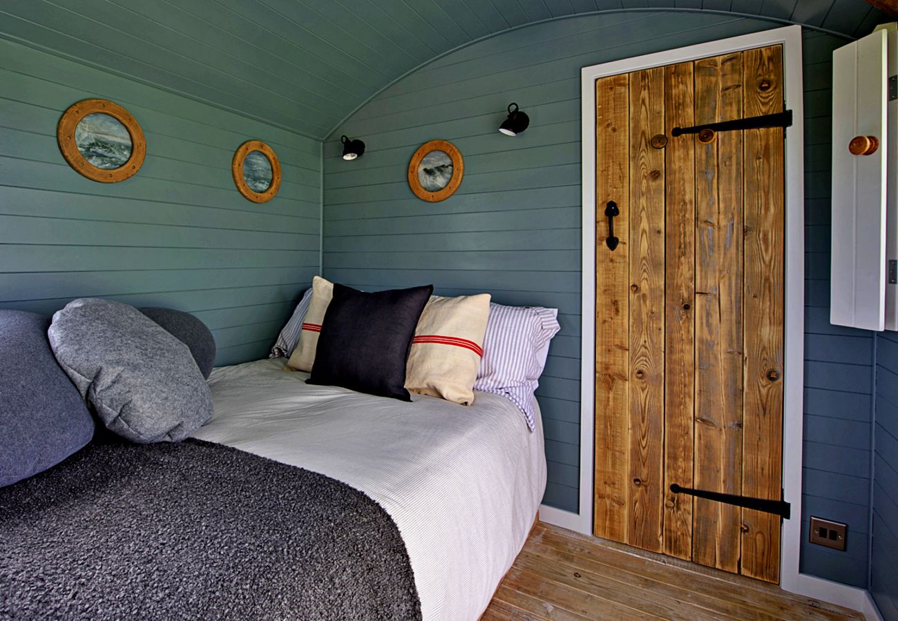 Chalet in Pwllheli - 'Susanna' Poachers Hut
