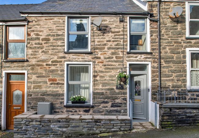 House in Blaenau Ffestiniog - Bwthyn Llechi (Slate Cottage)