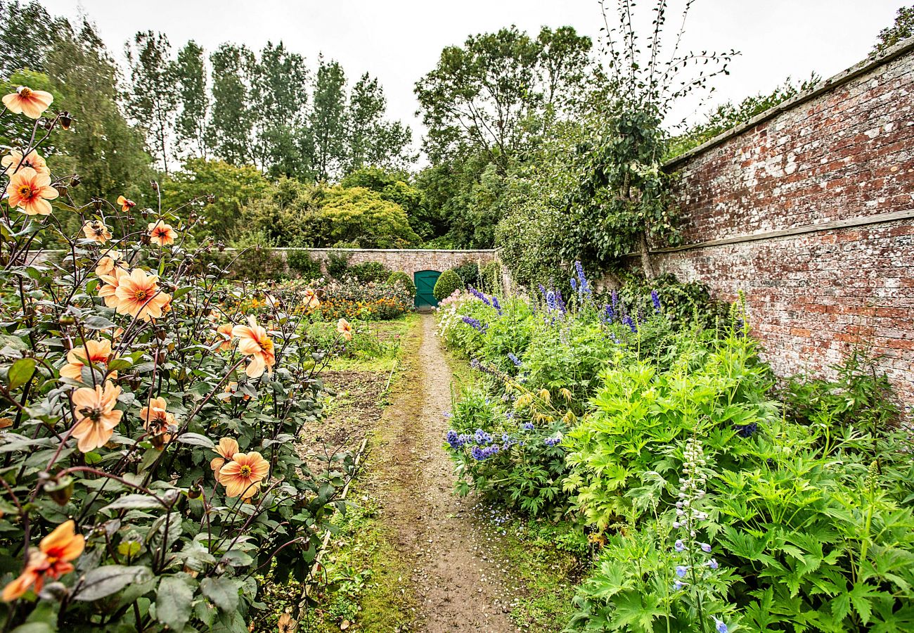 The Manor House [Updated 2024 Prices]