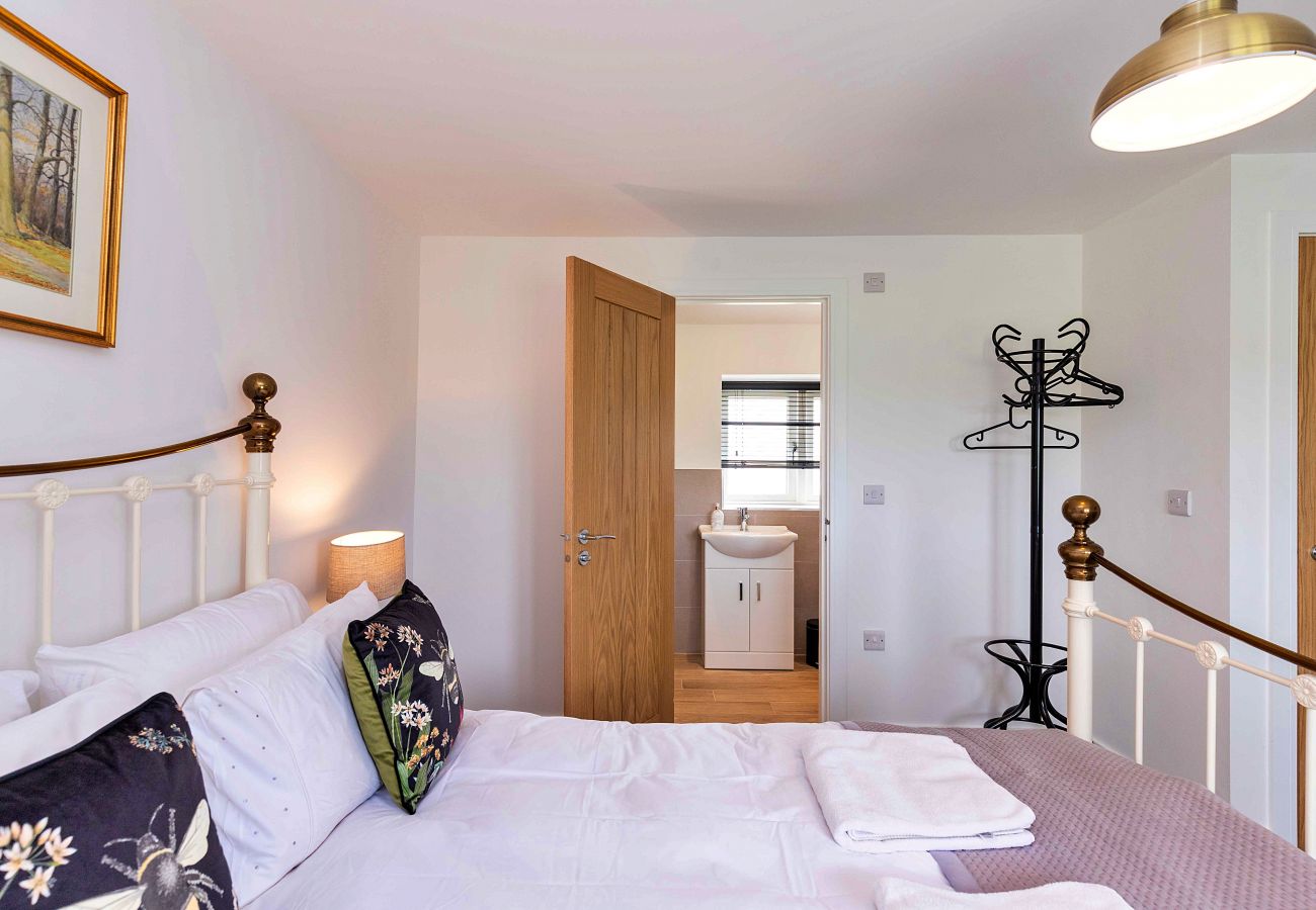 House in Stamford - The Warren