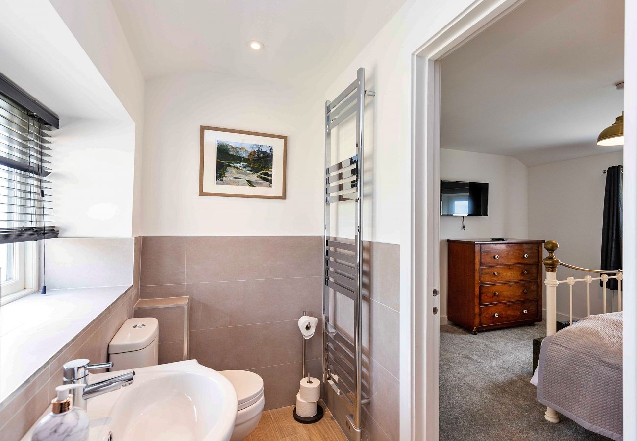 House in Stamford - The Warren