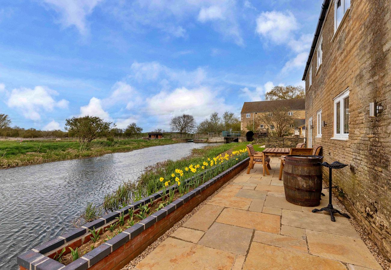 House in Stamford - The Warren