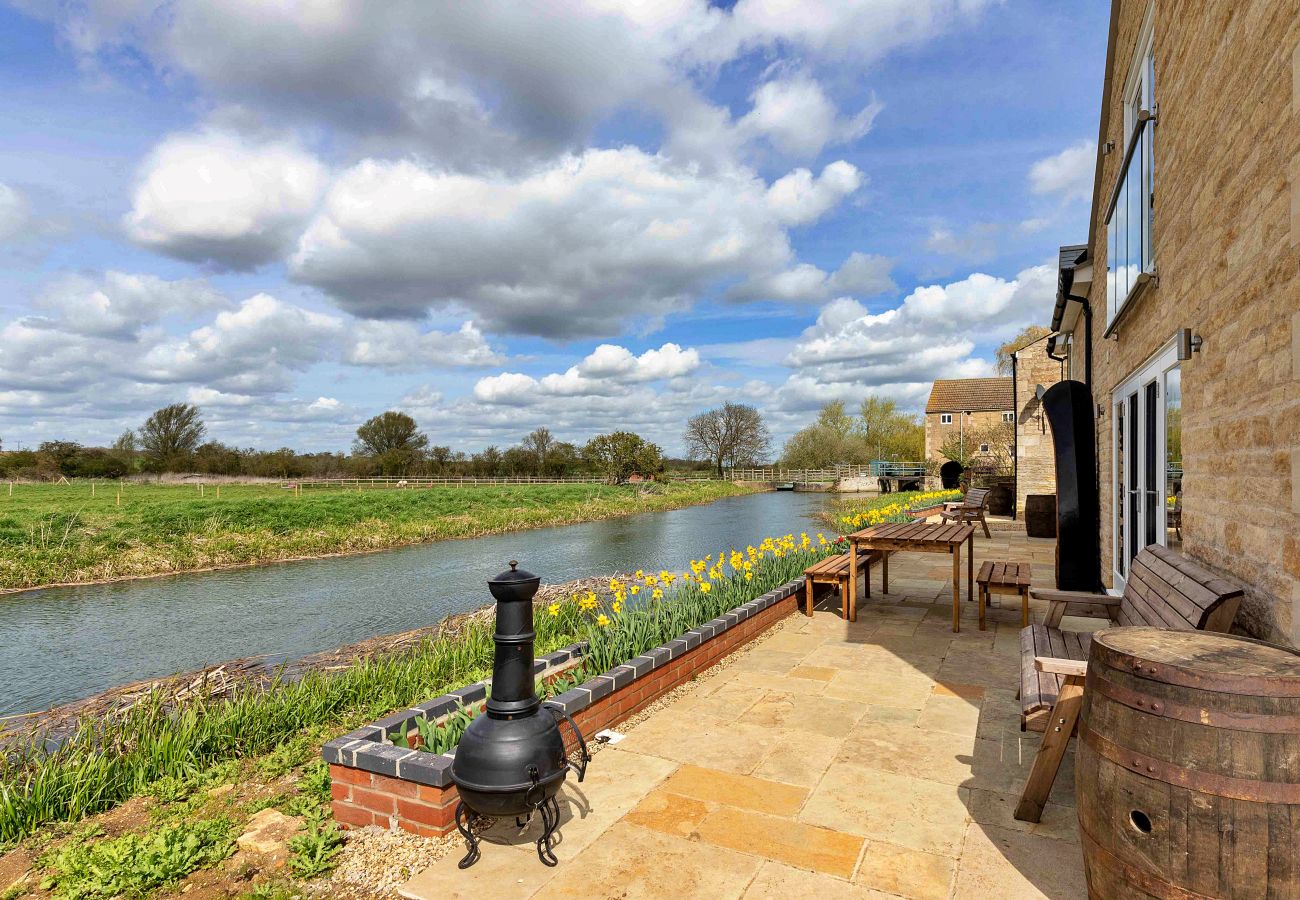House in Stamford - The Holt