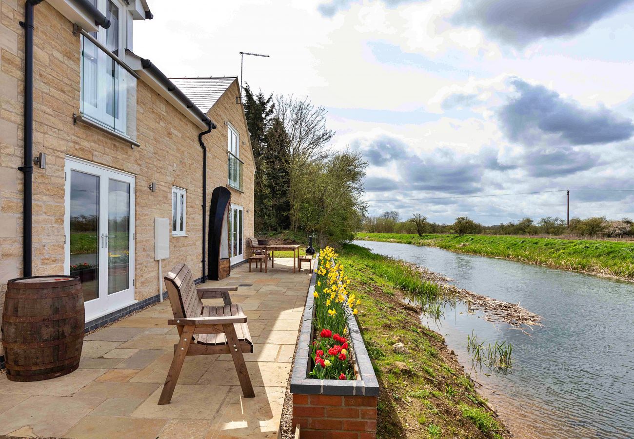 House in Stamford - The Holt