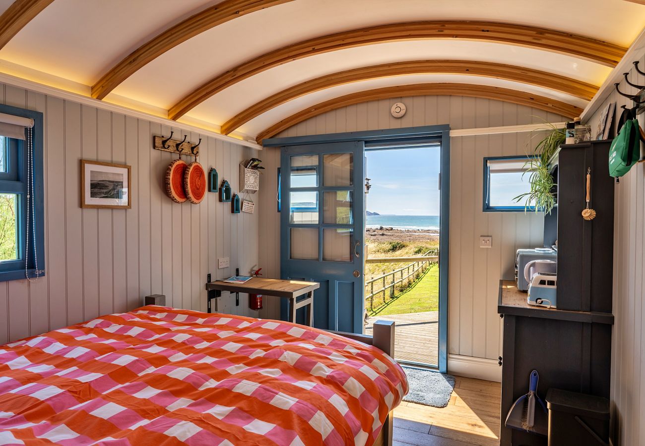 Cabin in Widemouth Bay - Driftwood
