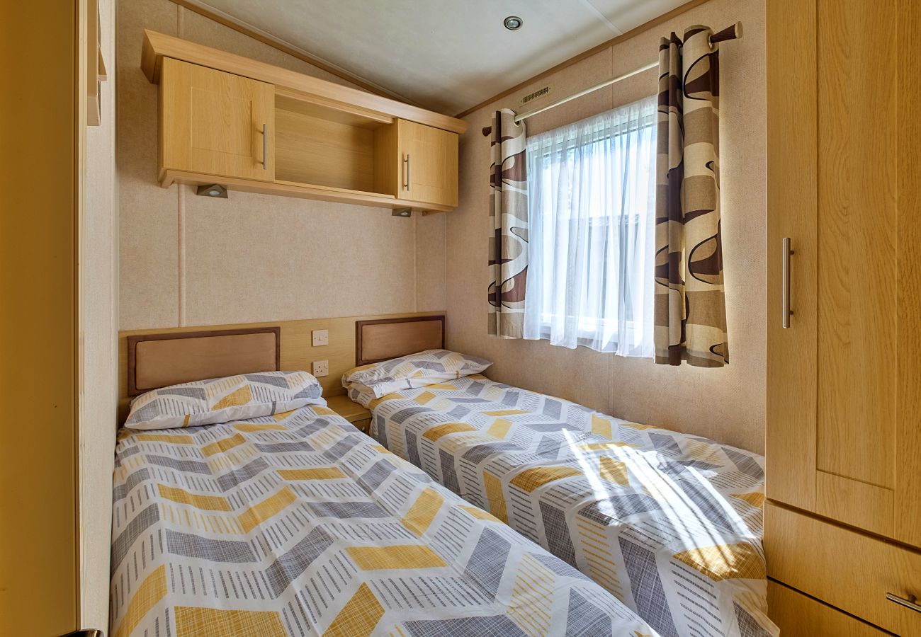 Cabin in Great Thorness - Ocean View