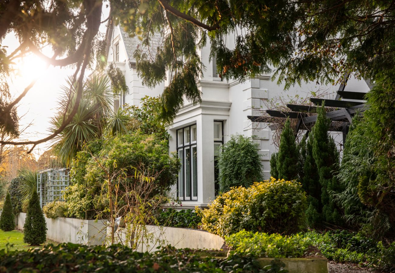 De Cressy Deco Apartment [Updated 2024 Prices]