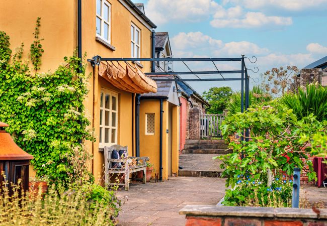 Cottage in Llanfihangel Ystern Llewern - Beili Glas Cottage Cottage in Llanfihangel Ystern Llewern - Beili Glas Cottage