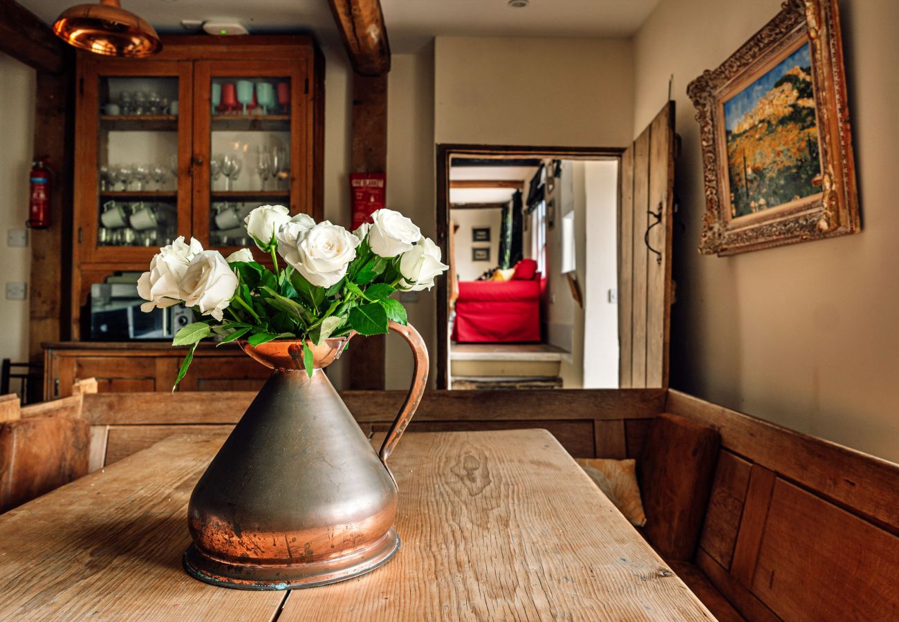 Cottage in Llanfihangel Ystern Llewern - Beili Glas Cottage