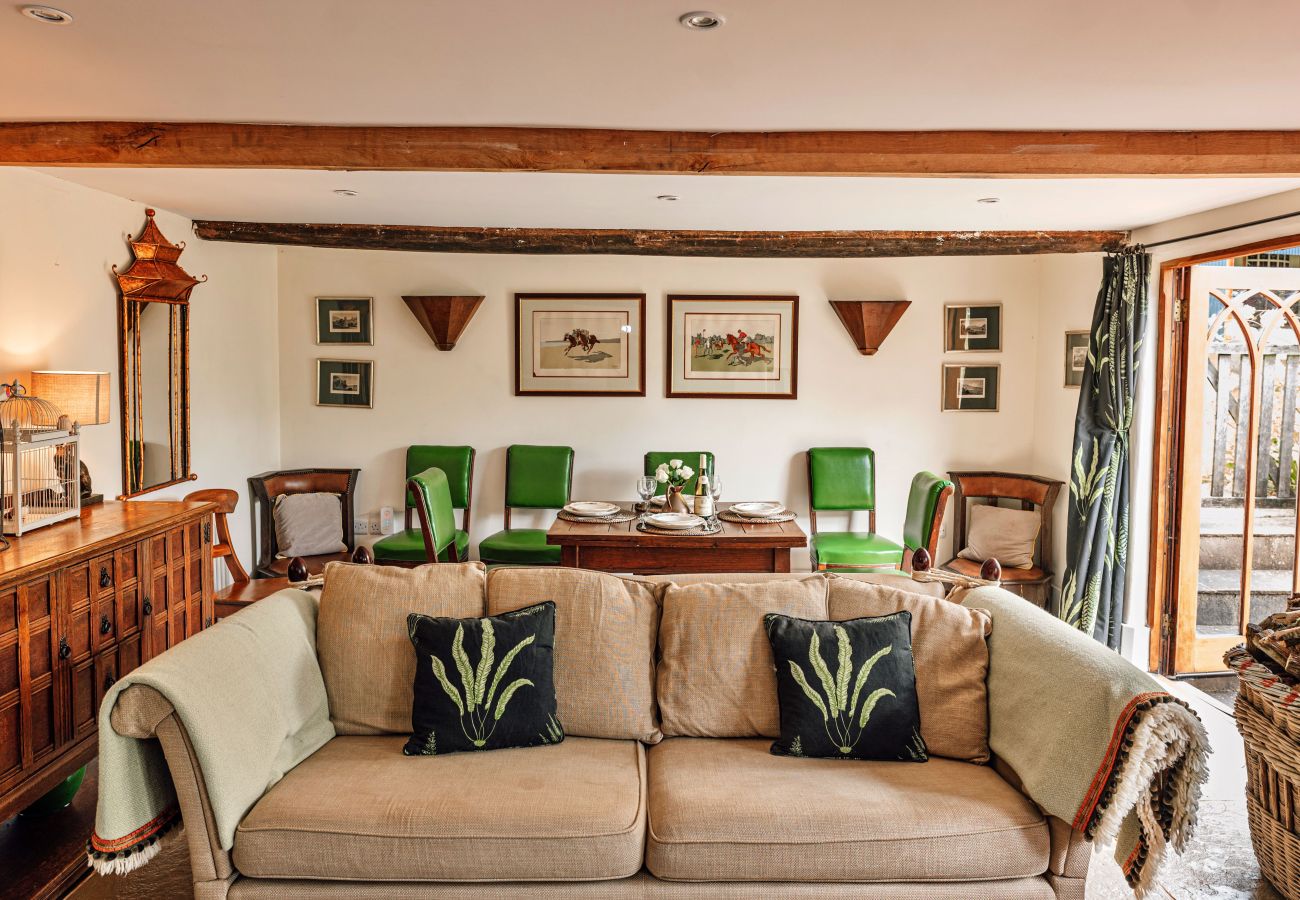 Cottage in Llanfihangel Ystern Llewern - Beili Glas Cottage