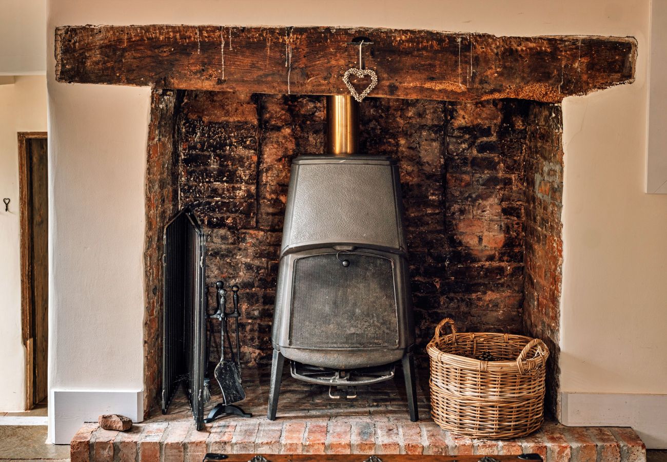 Cottage in Llanfihangel Ystern Llewern - Beili Glas Cottage