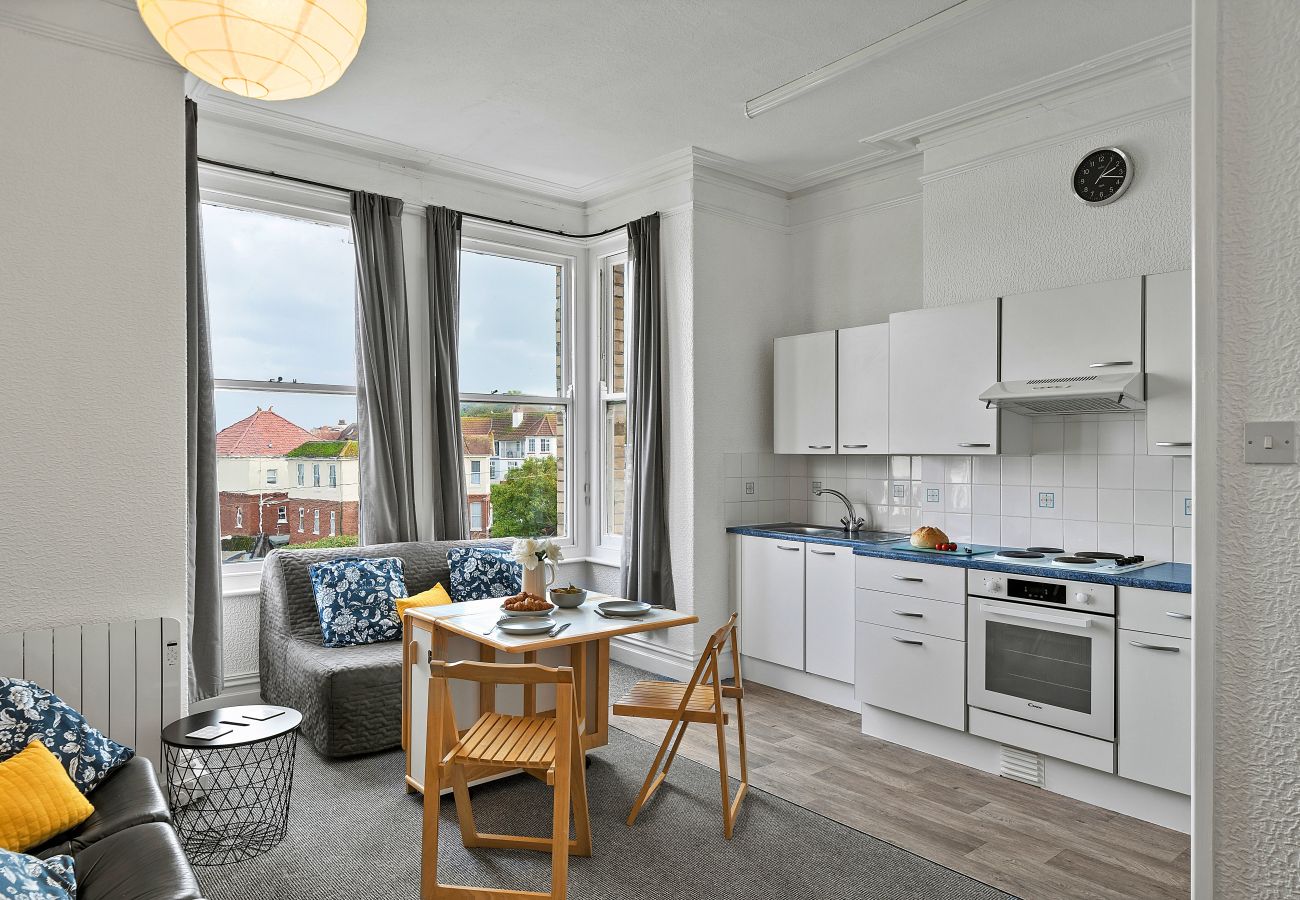 Apartment in Paignton - Atherfield Apartments No. 5 - Sea Views