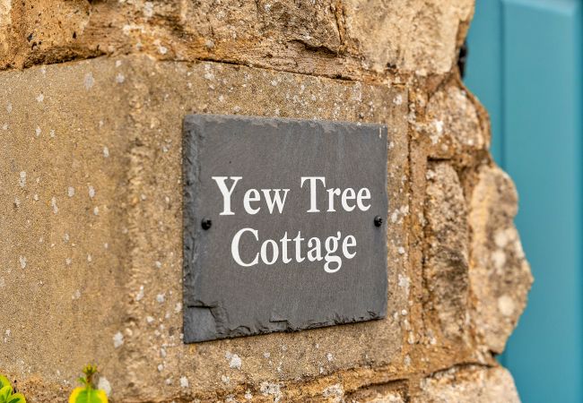 Cottage in Leonard Stanley - Yew Tree Cottage