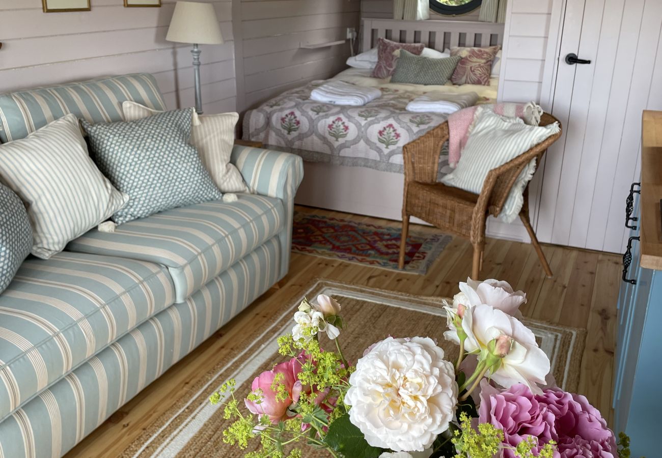 Cabin in Banbury - The Cornflower