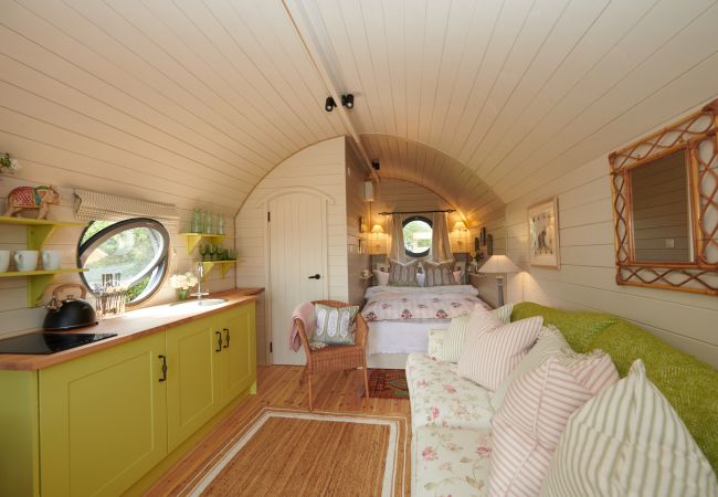 Cabin in Banbury - The Campion