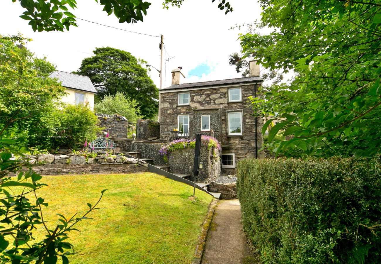 Cottage in Blaenau Ffestiniog - Brondderwen