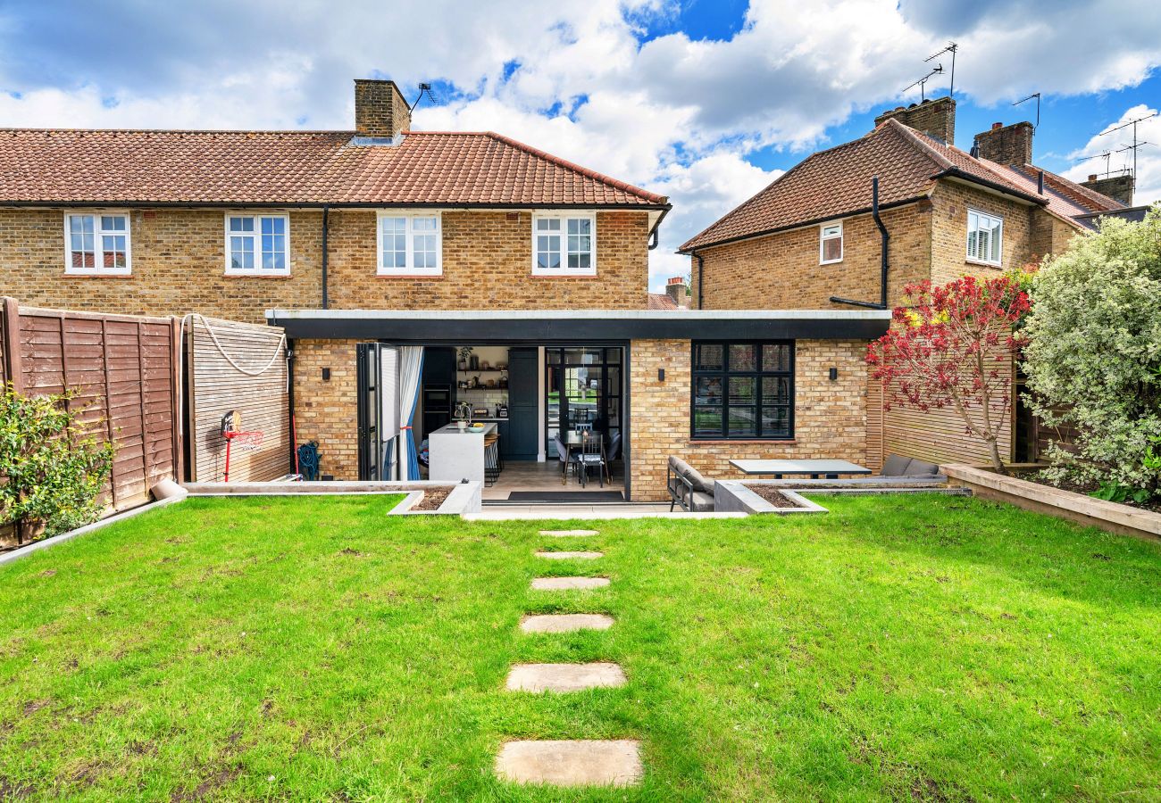 House in London - The Secret Garden