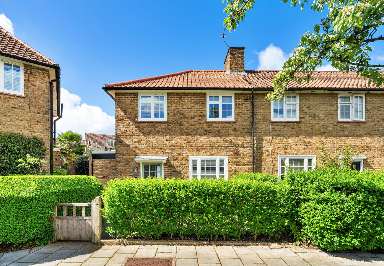 House in London - The Secret Garden