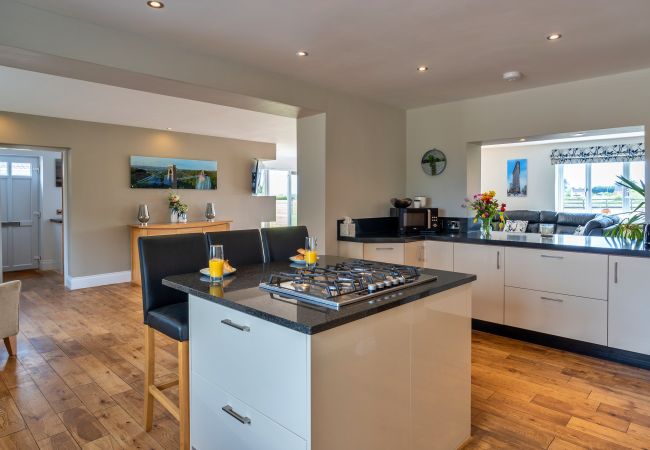 House in Weston-Super-Mare - Stone Bow Farmhouse House in Weston-Super-Mare - Stone Bow Farmhouse