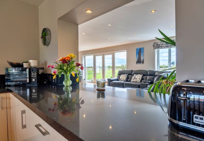 House in Weston-Super-Mare - Stone Bow Farmhouse House in Weston-Super-Mare - Stone Bow Farmhouse