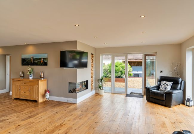 House in Weston-Super-Mare - Stone Bow Farmhouse House in Weston-Super-Mare - Stone Bow Farmhouse