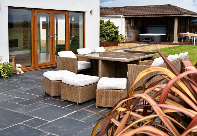 House in Weston-Super-Mare - Stone Bow Farmhouse House in Weston-Super-Mare - Stone Bow Farmhouse