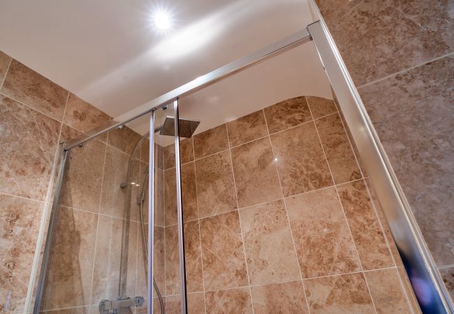 House in Weston-Super-Mare - Stone Bow Farmhouse House in Weston-Super-Mare - Stone Bow Farmhouse