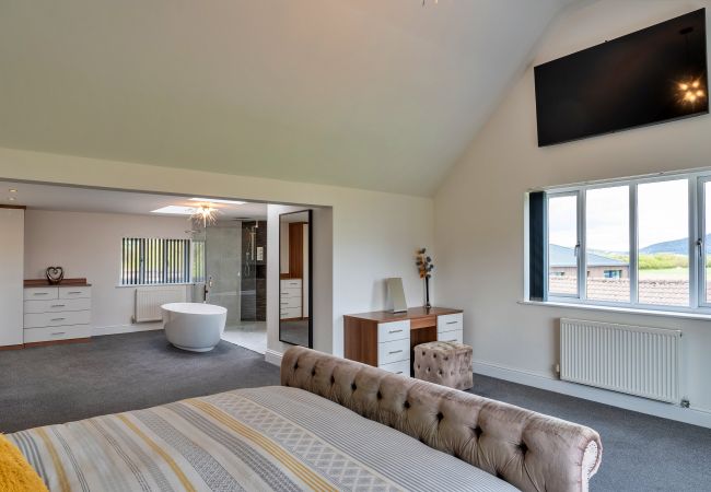 House in Weston-Super-Mare - Stone Bow Farmhouse House in Weston-Super-Mare - Stone Bow Farmhouse