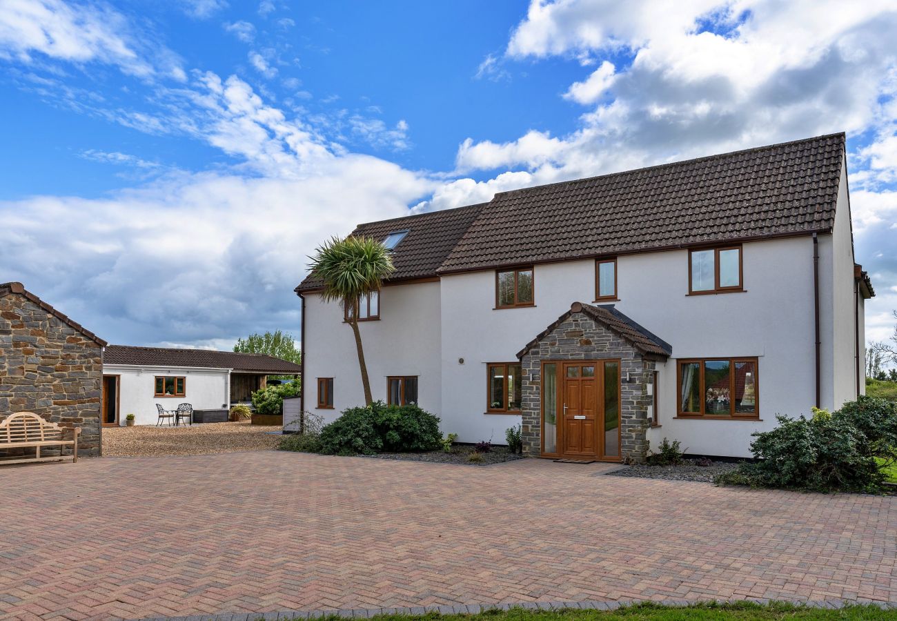 House in Weston-Super-Mare - Stone Bow Farmhouse