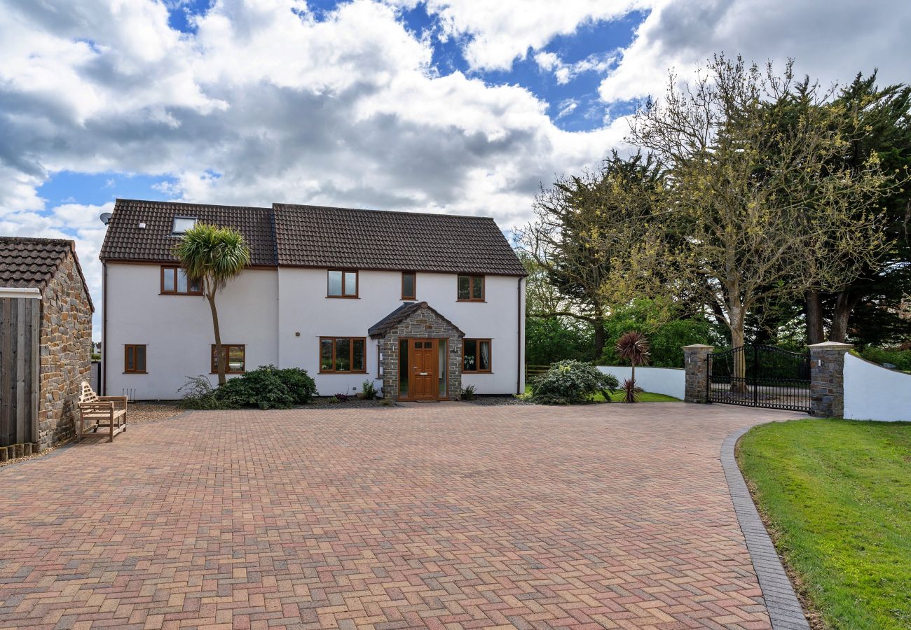 House in Weston-Super-Mare - Stone Bow Farmhouse