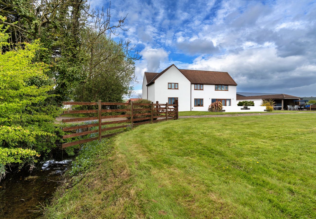 House in Weston-Super-Mare - Stone Bow Farmhouse