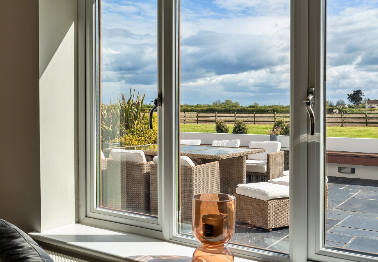 House in Weston-Super-Mare - Stone Bow Farmhouse