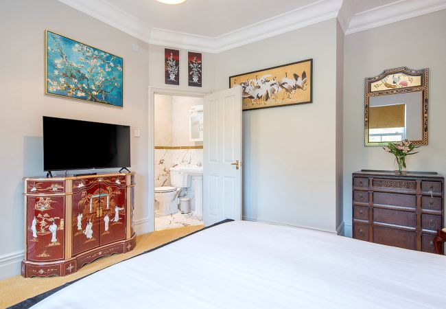 House in Llangunnor - Ty Penbryn House in Llangunnor - Ty Penbryn