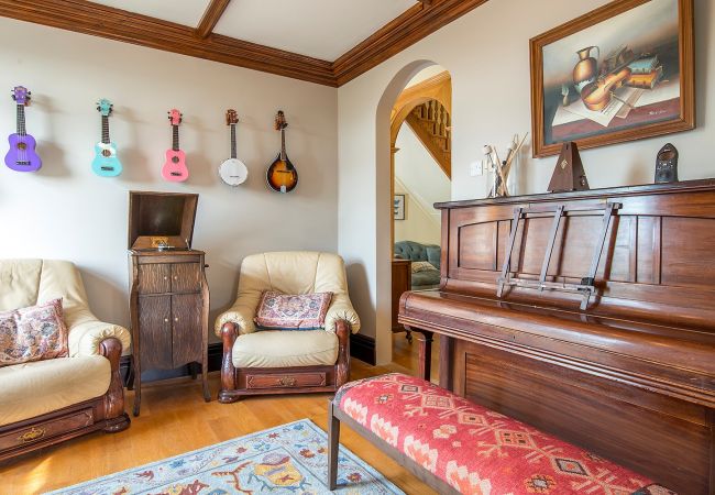 House in Llangunnor - Ty Penbryn House in Llangunnor - Ty Penbryn