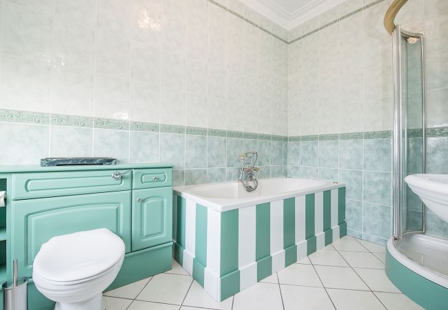 House in Llangunnor - Ty Penbryn House in Llangunnor - Ty Penbryn