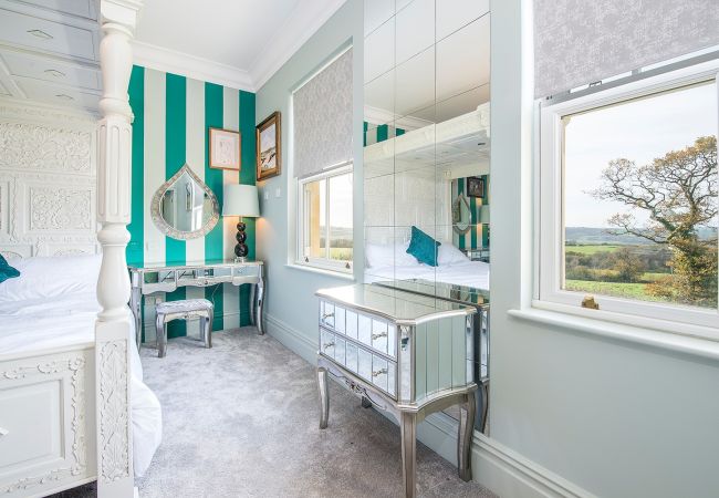 House in Llangunnor - Ty Penbryn House in Llangunnor - Ty Penbryn