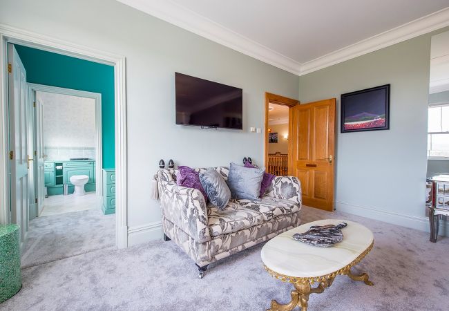 House in Llangunnor - Ty Penbryn House in Llangunnor - Ty Penbryn