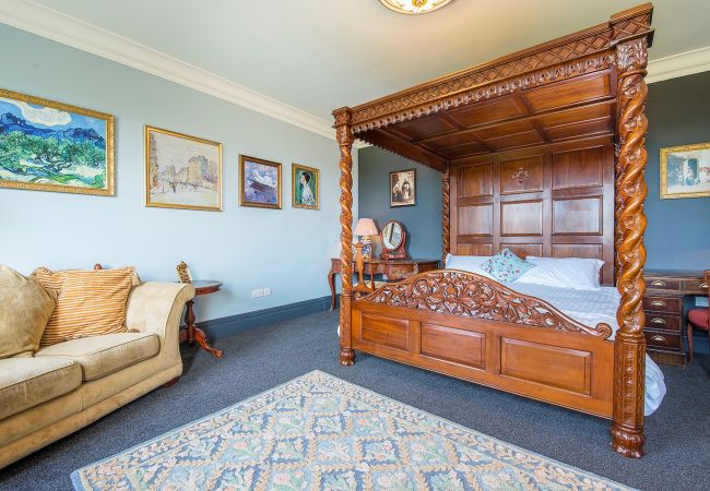 House in Llangunnor - Ty Penbryn House in Llangunnor - Ty Penbryn