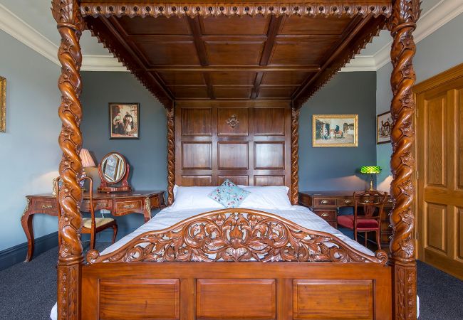 House in Llangunnor - Ty Penbryn House in Llangunnor - Ty Penbryn