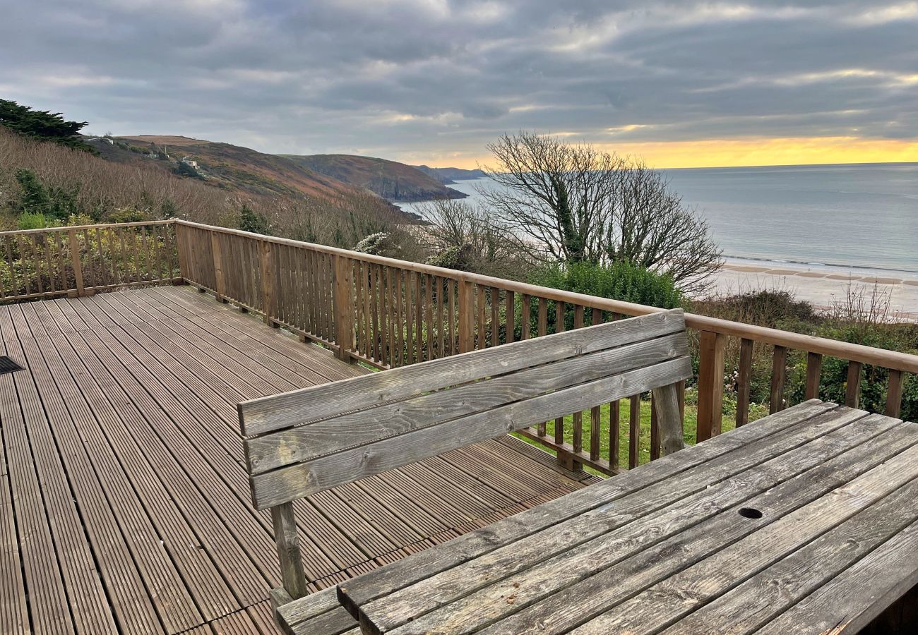 Bungalow in Freshwater East - Beach Cove