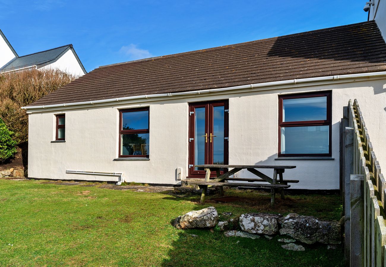 Cottage in Sennen - Wolf Rock